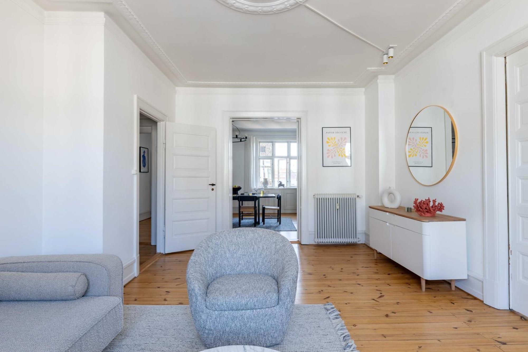 Spacious 3 Bedroom In Peaceful Area *