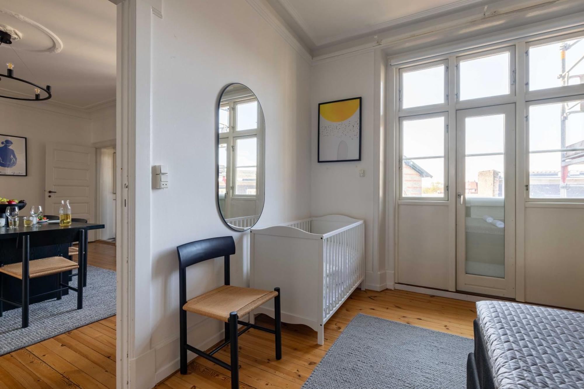 Spacious 3 Bedroom In Peaceful Area *
