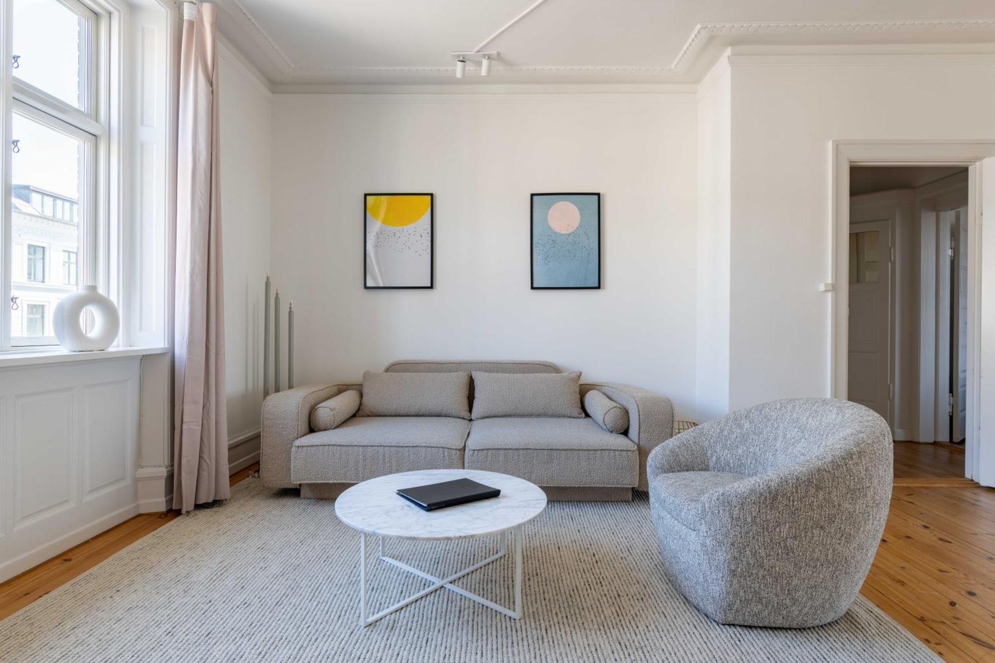 Apartment Spacious 3 Bedroom In Peaceful Area *