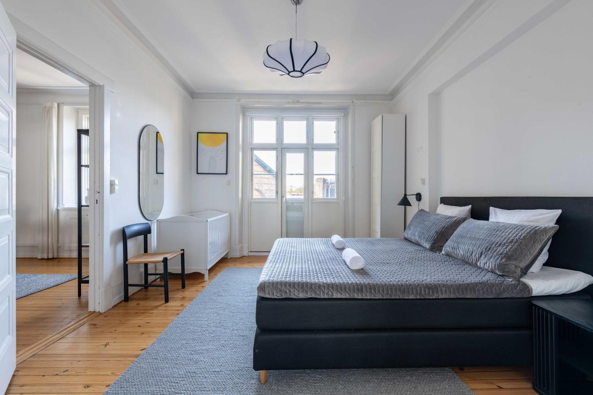 Apartment Spacious 3 Bedroom In Peaceful Area *